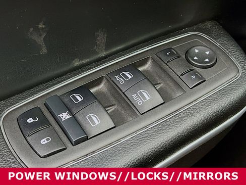 Used 2023 Chrysler 300 Touring w/ Sport Appearance Package image 20