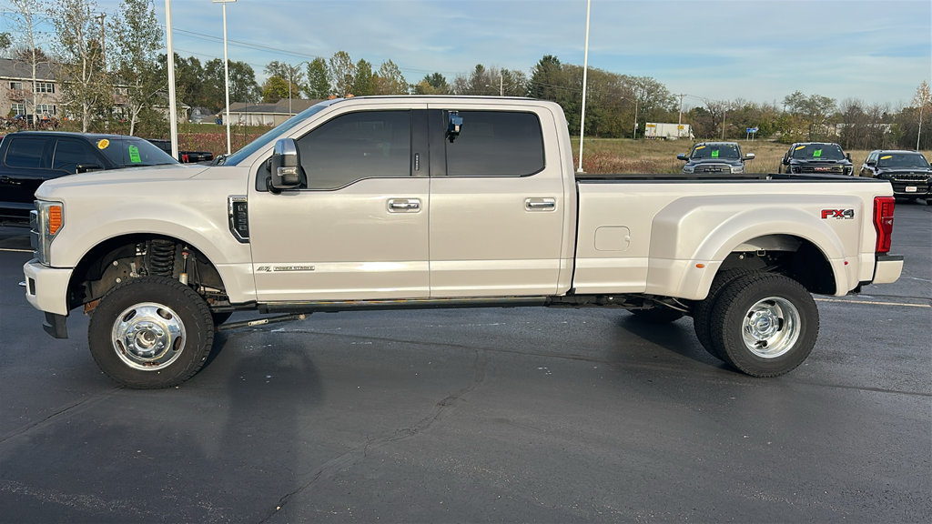 Used 2017 Ford F350 Platinum w/ Platinum Ultimate Package AWD/4WD image 4