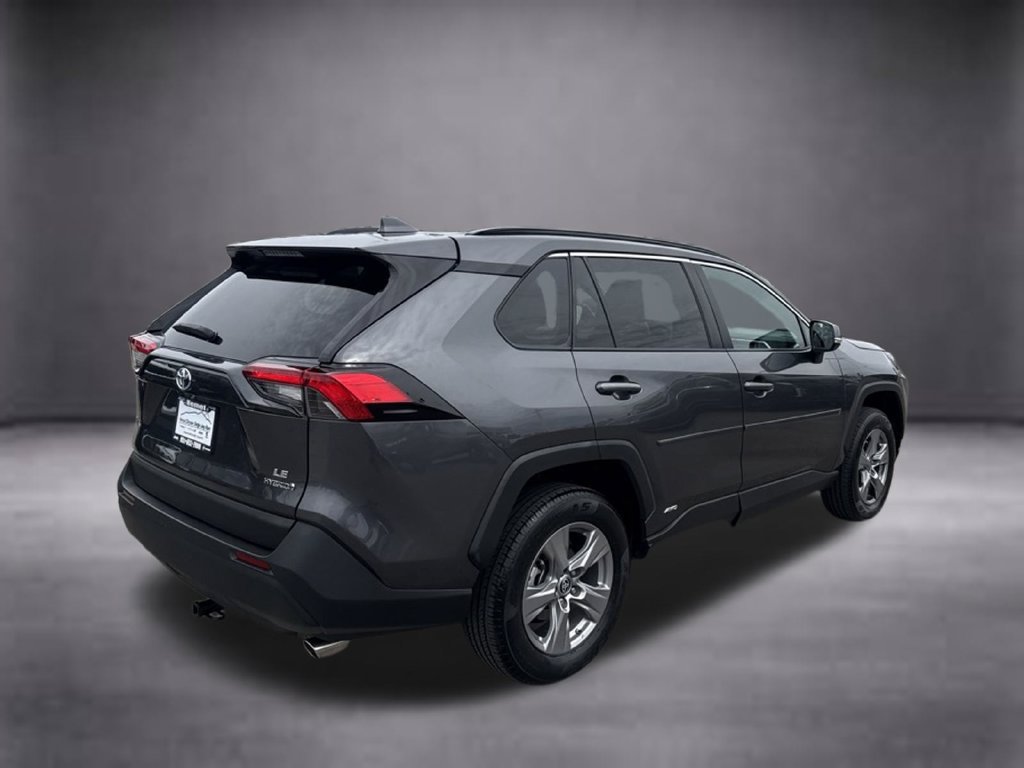 Used 2023 Toyota RAV4 LE AWD/4WD image 4