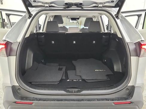 Used 2020 Toyota RAV4 XLE image 19