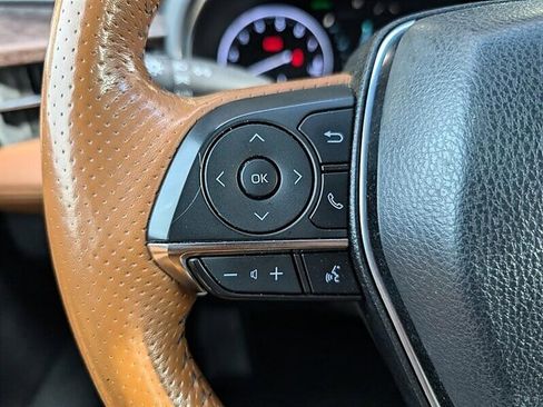 Used 2019 Toyota Avalon Limited FWD image 21