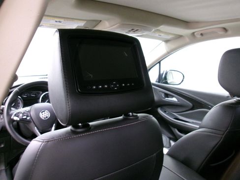 Used 2017 Buick Envision Essence image 8