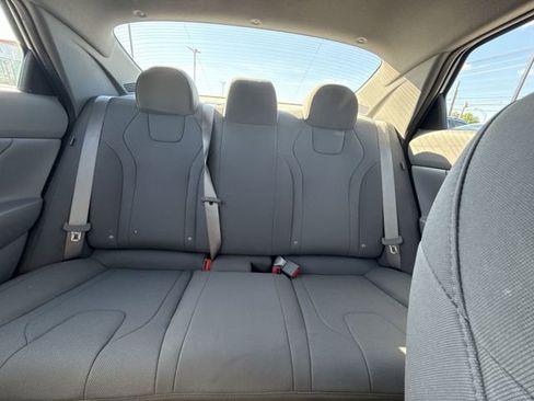 Used 2025 Hyundai Elantra SE FWD image 21