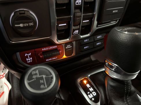 New 2025 Jeep Gladiator Willys image 31