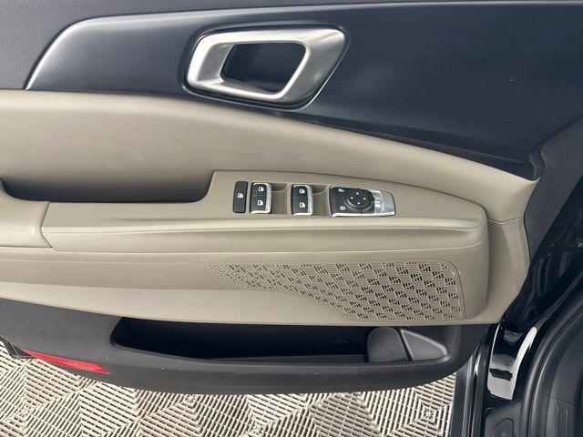 Certified 2025 Kia Carnival FWD image 20