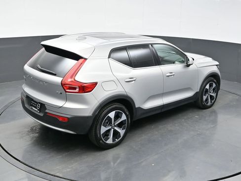 Used 2025 Volvo XC40 B5 Plus image 37