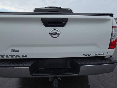 Used 2018 Nissan Titan SV image 6