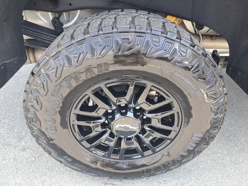 Used 2026 Chevrolet Silverado 2500 ZR2 AWD/4WD image 19