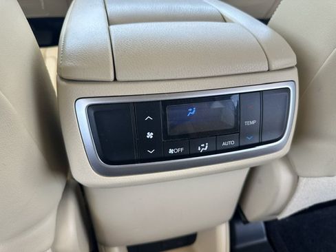 Used 2017 Toyota Highlander Plus FWD image 23