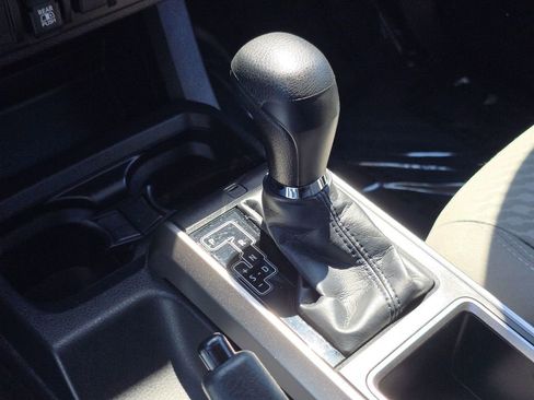 Used 2022 Toyota Tacoma SR5 AWD/4WD image 36