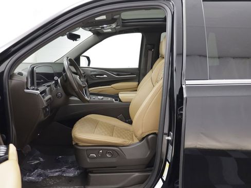 Used 2021 Cadillac Escalade Premium Luxury AWD/4WD image 5