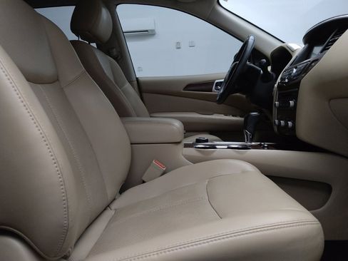 Used 2017 Nissan Pathfinder Platinum image 21