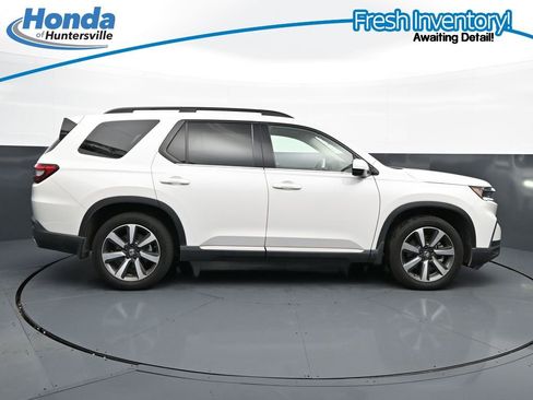Used 2024 Honda Pilot Touring image 11