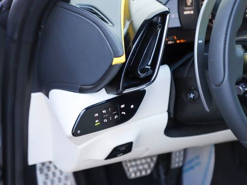 Certified 2024 Ferrari Roma image 32