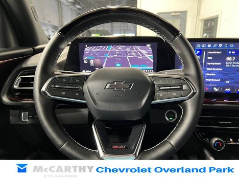 Used 2025 Chevrolet Traverse Z71 w/ Enhanced Driving Package AWD/4WD image 11
