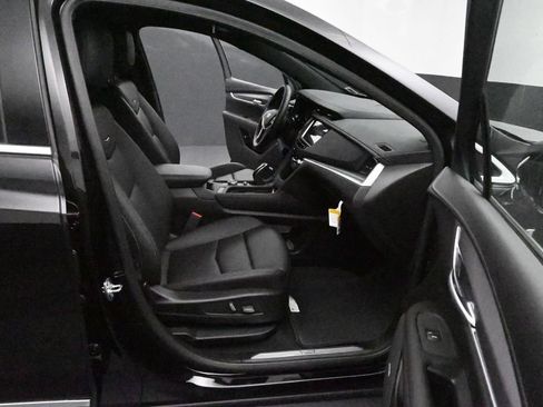 Used 2025 Cadillac XT5 Luxury FWD image 11