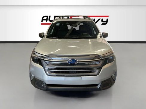 Used 2025 Subaru Forester Limited AWD/4WD image 2