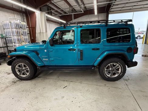 Used 2019 Jeep Wrangler Unlimited Sahara w/ Uconnect 4C Nav & Sound Group AWD/4WD image 2