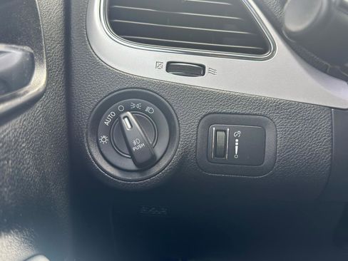 Used 2012 Dodge Journey R/T w/ Flexible Seating Group image 15