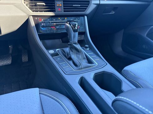 Used 2025 Volkswagen Jetta SE image 44