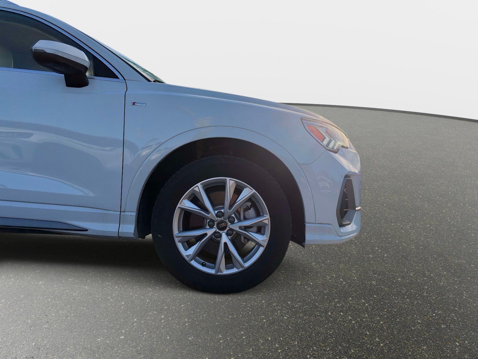 Used 2024 Audi Q3 2.0T Premium Plus w/ Premium Plus Package AWD/4WD image 6