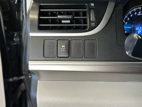Used 2014 Toyota Camry LE FWD image 17