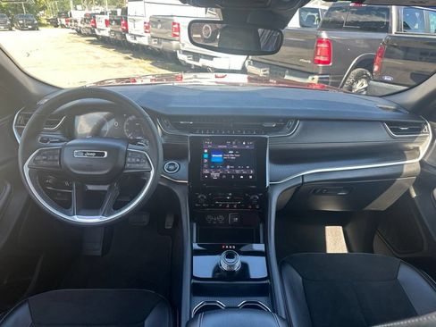 Used 2023 Jeep Grand Cherokee Altitude AWD/4WD image 17