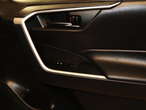 Used 2021 Toyota RAV4 LE image 61