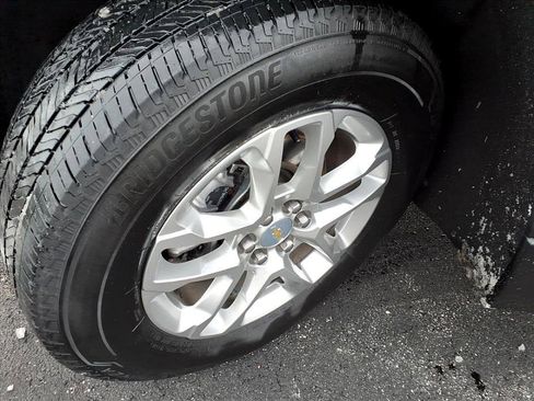 Used 2021 Chevrolet Traverse LT image 10