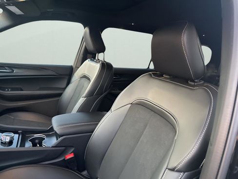 New 2025 Jeep Grand Cherokee L Altitude image 27