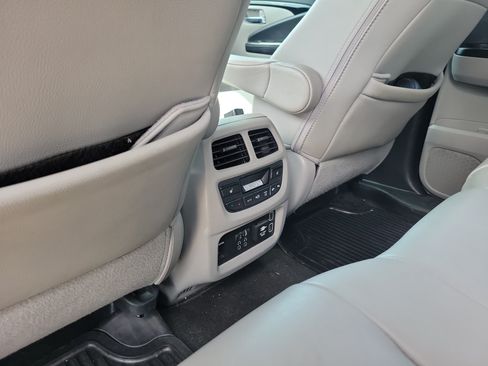 Used 2019 Honda Pilot Touring image 14