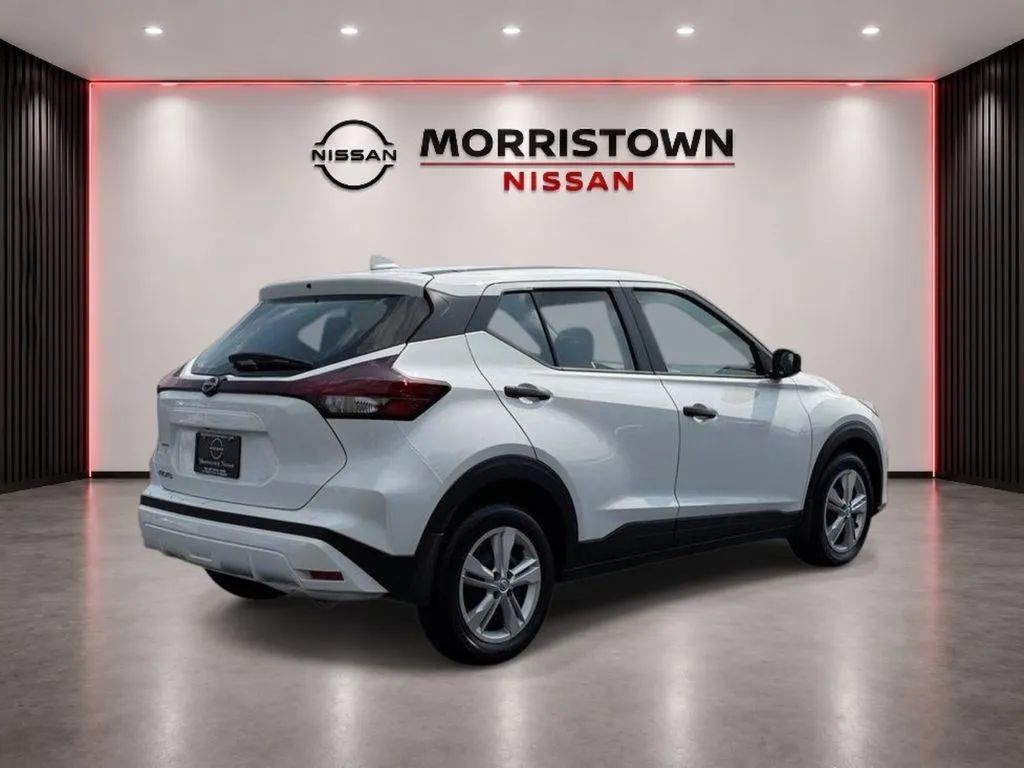 Used 2025 Nissan Kicks Play S FWD image 2