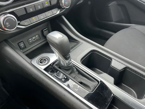 Used 2025 Nissan Sentra SV image 40