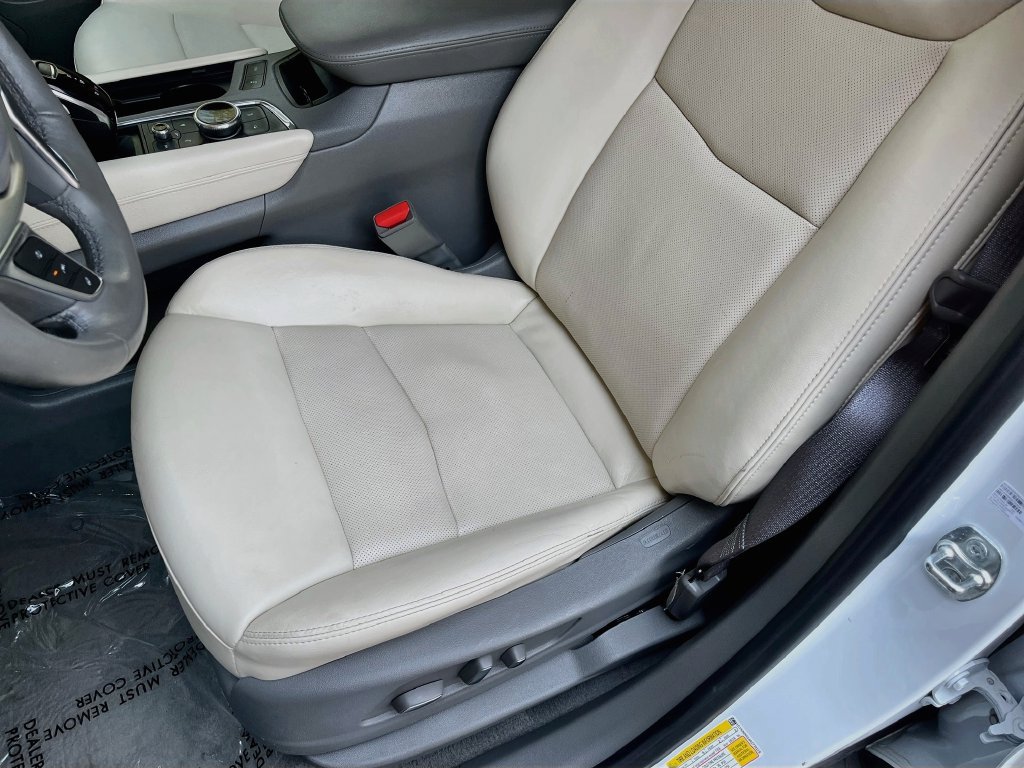 Used 2024 Cadillac XT5 Premium Luxury w/ LPO, Floor Liner Package AWD/4WD image 20