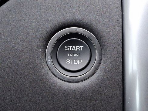 New 2025 Land Rover Discovery S image 16