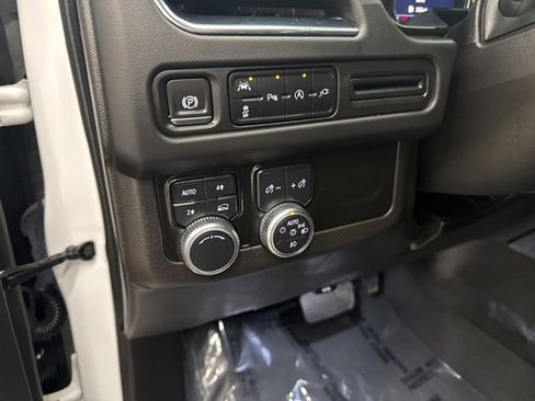 Used 2021 GMC Yukon SLT image 11