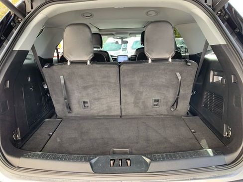 Used 2022 Ford Explorer XLT w/ Equipment Group 202A image 13