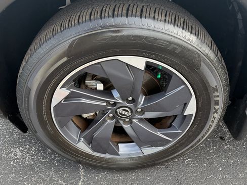 Used 2025 Nissan Rogue SV FWD image 9