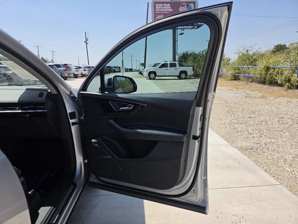 Used 2018 Audi Q7 3.0T Prestige w/ Prestige Package AWD/4WD image 30