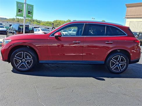 Used 2025 Mercedes-Benz GLC 300 4MATIC image 4