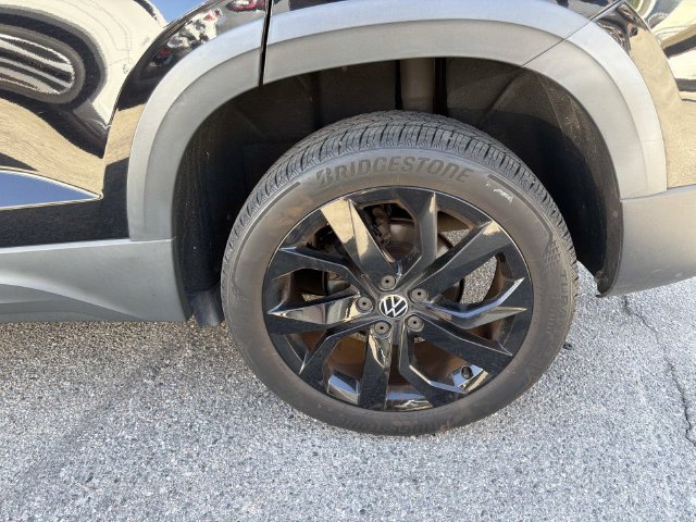 Certified 2023 Volkswagen Taos SE w/ Panoramic Sunroof Package FWD image 6