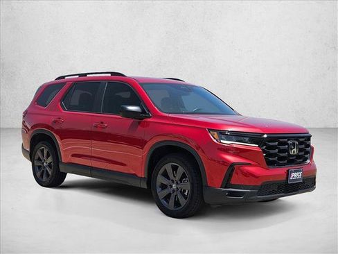 Used 2025 Honda Pilot Sport image 3