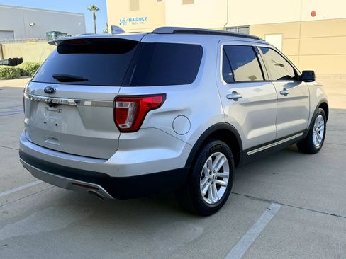 Used 2016 Ford Explorer XLT w/ Equipment Group 202A FWD image 5