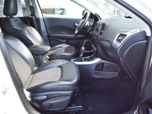 Used 2018 Jeep Compass Latitude w/ Cold Weather Group AWD/4WD image 37