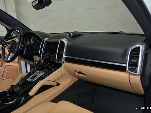 Used 2016 Porsche Cayenne image 12