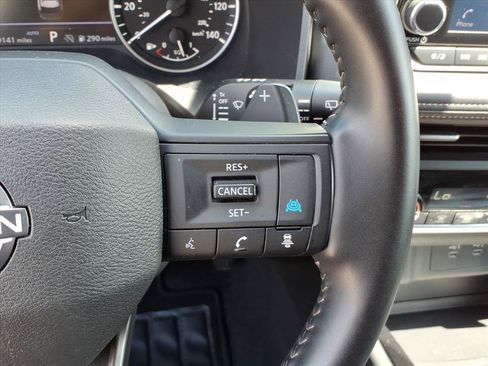 Used 2025 Nissan Rogue SV AWD/4WD image 25