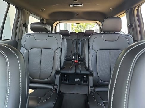 Used 2025 Jeep Grand Cherokee L Limited w/ Luxury Tech Group II image 37