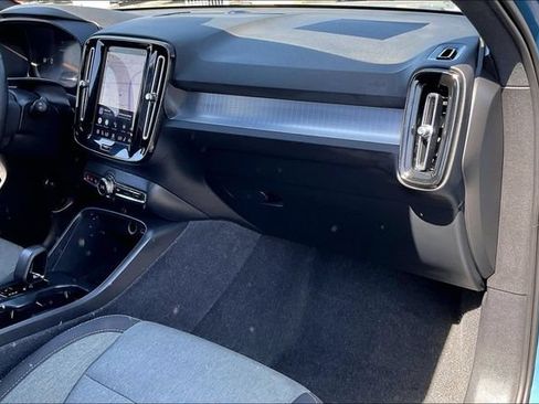 Used 2024 Volvo XC40 B5 Core AWD/4WD image 15
