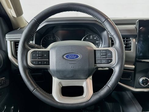 Used 2024 Ford Expedition XLT image 18