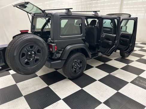 Used 2022 Jeep Wrangler Unlimited Sport image 16